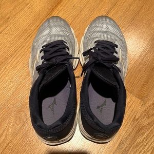 Mixing Wave Inspire 16 running shoes